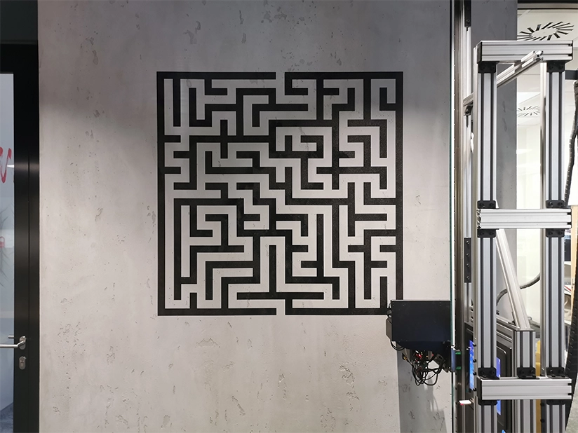 Wydruk labiryntu w przestrzenii biurowej ABC 4 Brands