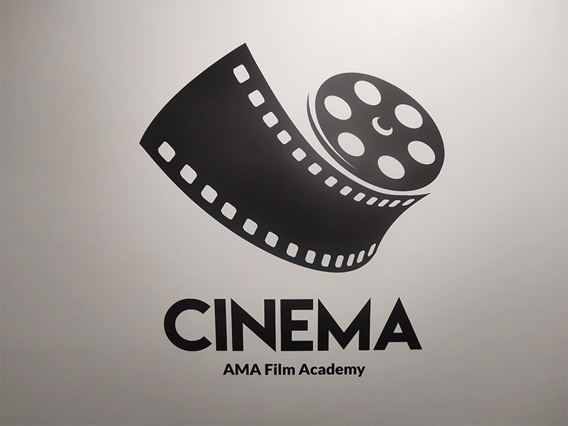 Wydruk grafik w szkole filmowej AMA Film Academy