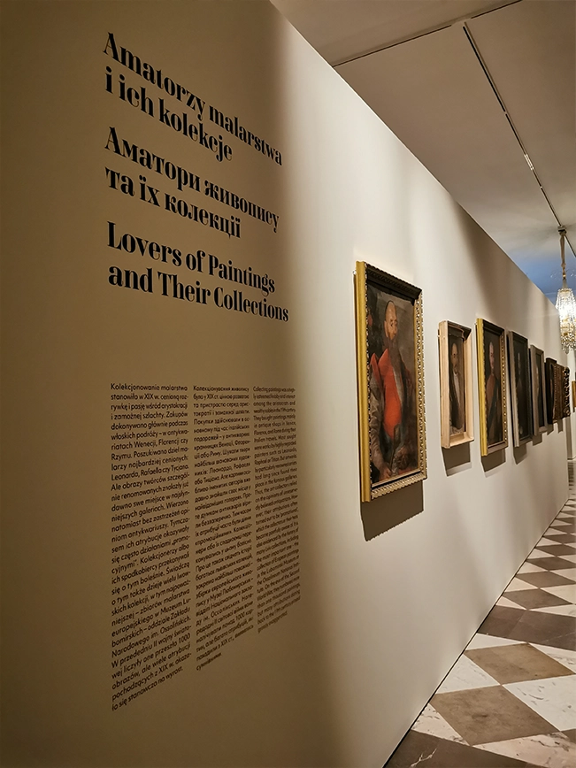 Wydruk napisów na potrzeby wystawy ,,Geniusz Lwowa'' w Zamku Królewskim w Warszawie.