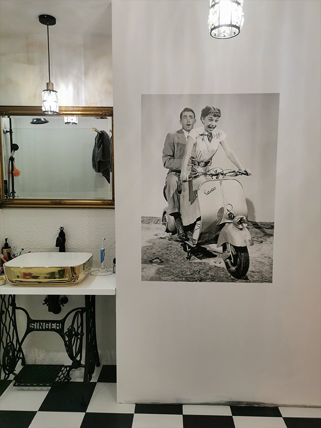 Wydruk na ścianie, bohaterowie filmu rzymskie wakacje.