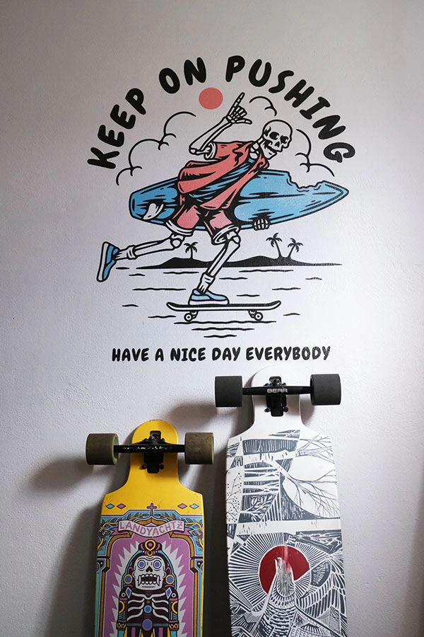 Wydruk na ścianie - grafika wektorowa, szkielet jadący na deskorolce, keep on pushing